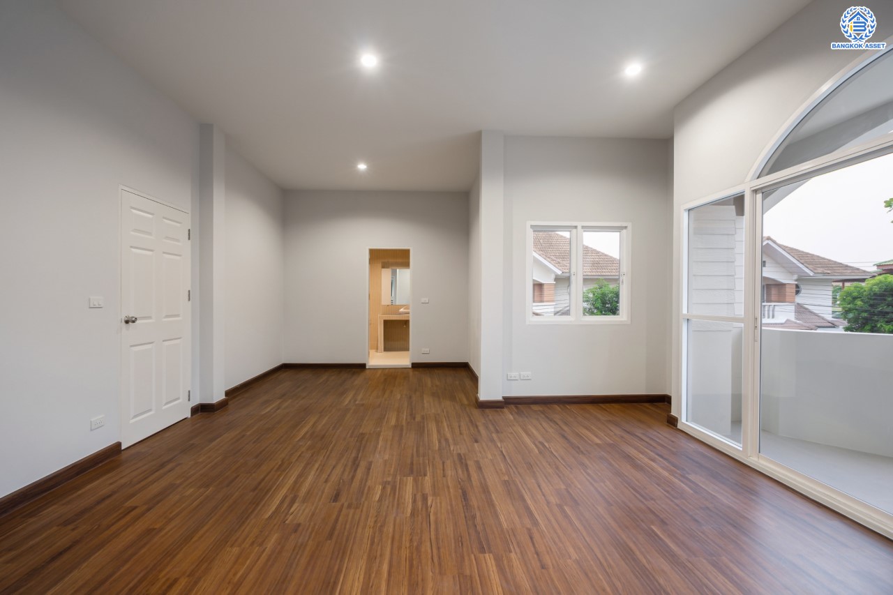 บ้านมือสองตกแต่งใหม่ ม.รัชชา2 บางใหญ่ หลังมุม เนื้อที่ 59 ตร.ว. ฟังก์ชัน 3 ห้องนอน 3 ห้องน้ำ 1 ห้องอเนกประสงค์ จอดรถได้ 2 คัน บนทำเลเชื่อมต่อถ.กาญจนาภิเษก ใกล้เซ็นทรัลเวสต์เกต ทางด่วน "กาญจนาภิเษก" และรถไฟฟ้าสายสีม่วง "สถานีตลาดบางใหญ่"